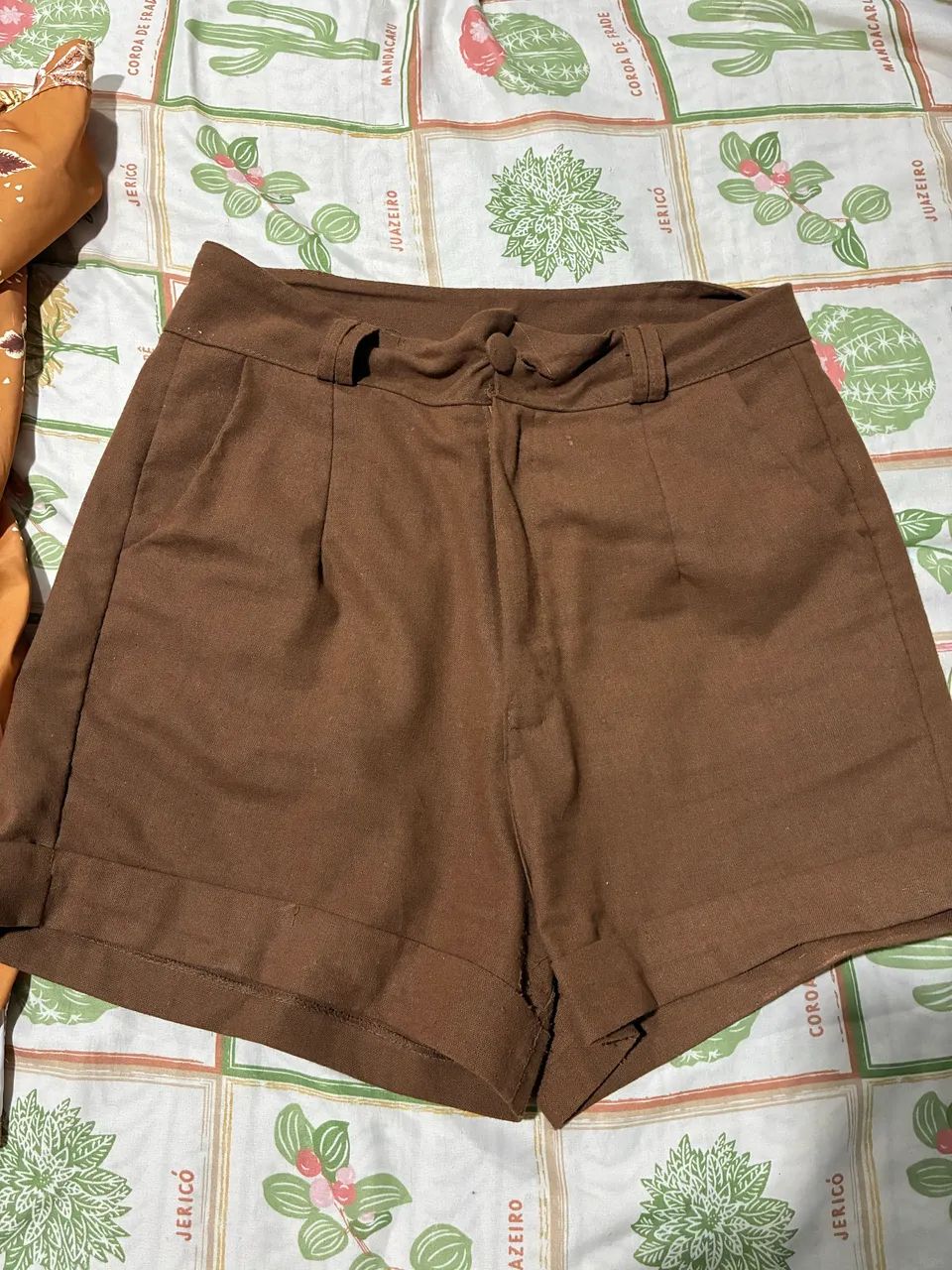Short marrom 