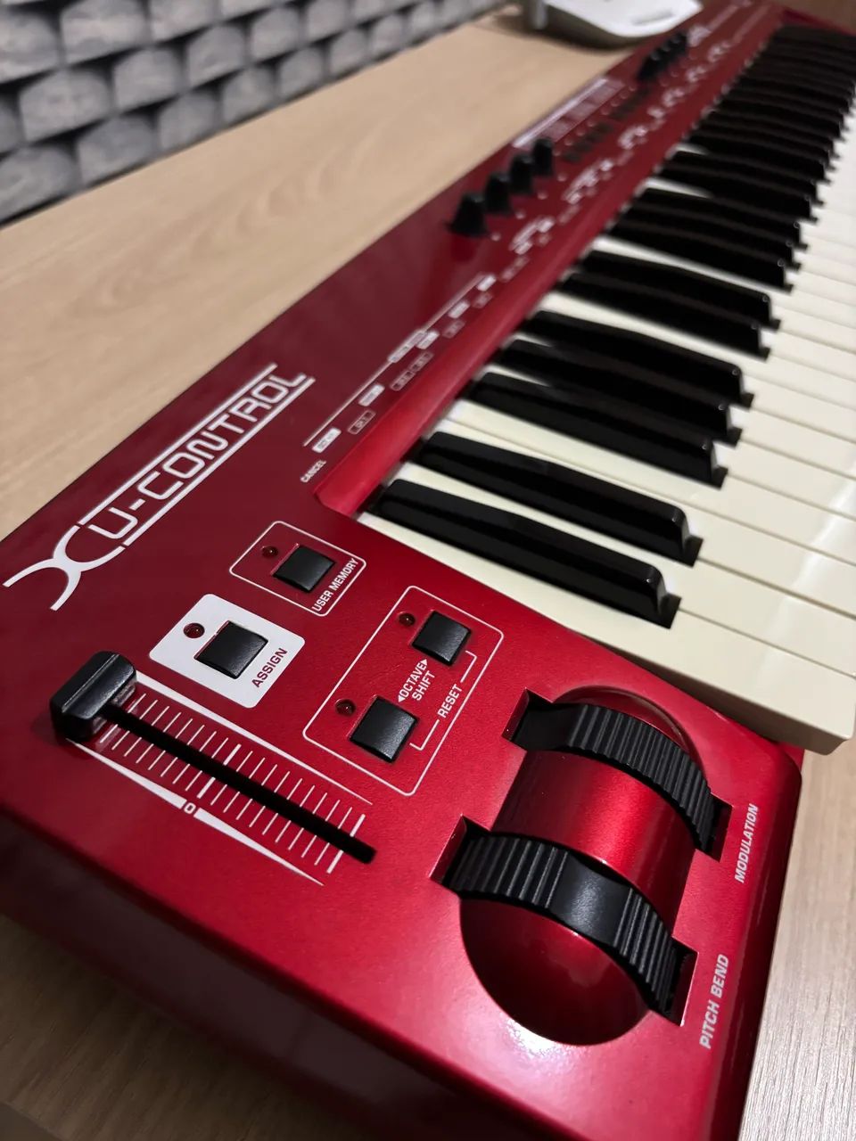 Controlador MIDI UMX610 - Behringer | 61 Teclas - Instrumentos musicais ...