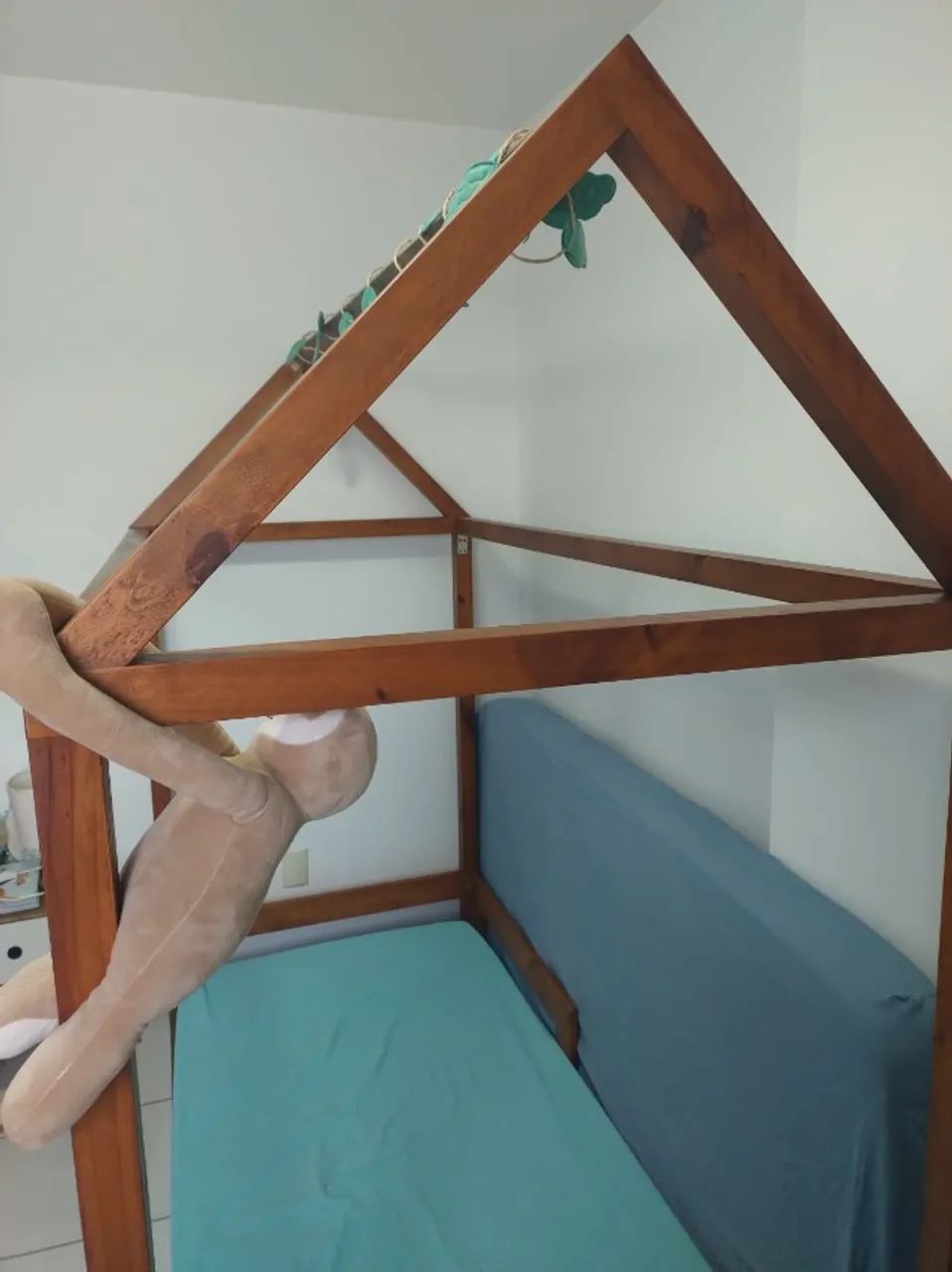 Cama montessoriana casinha de madeira maciça - Foto 2