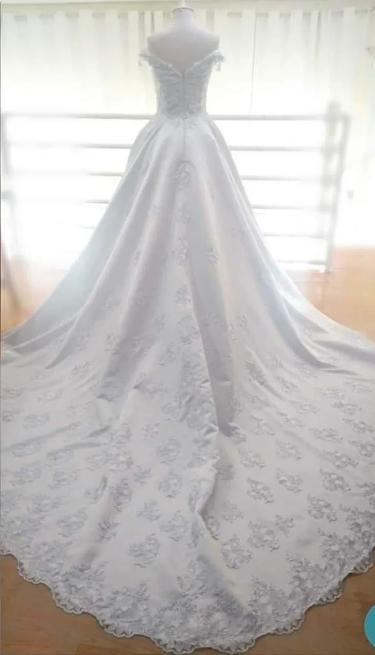 Vestido de noiva princesa bordado com renda