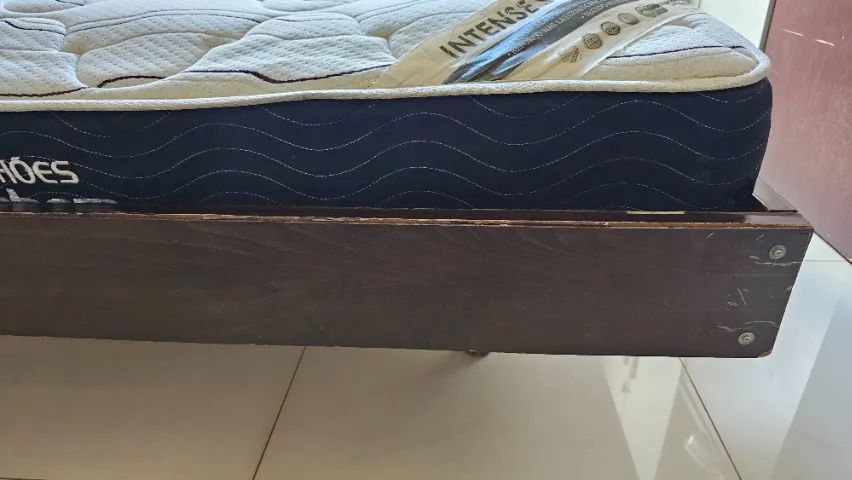 Cama Queen da Casa Verde e Colchão Ortobom usados em bom estado - Foto 5