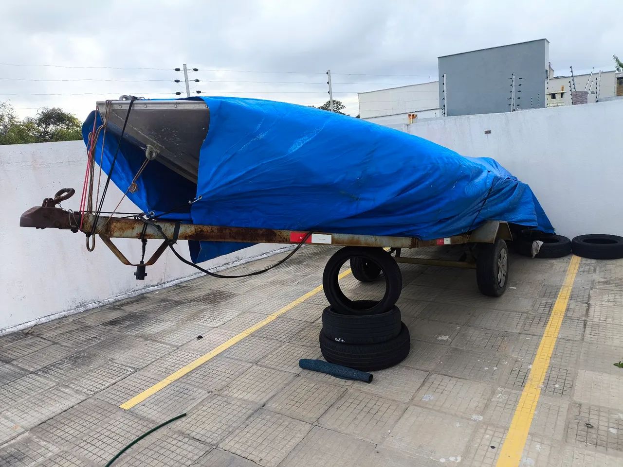 Barco de alumínio com reboque e motor  - Foto 5