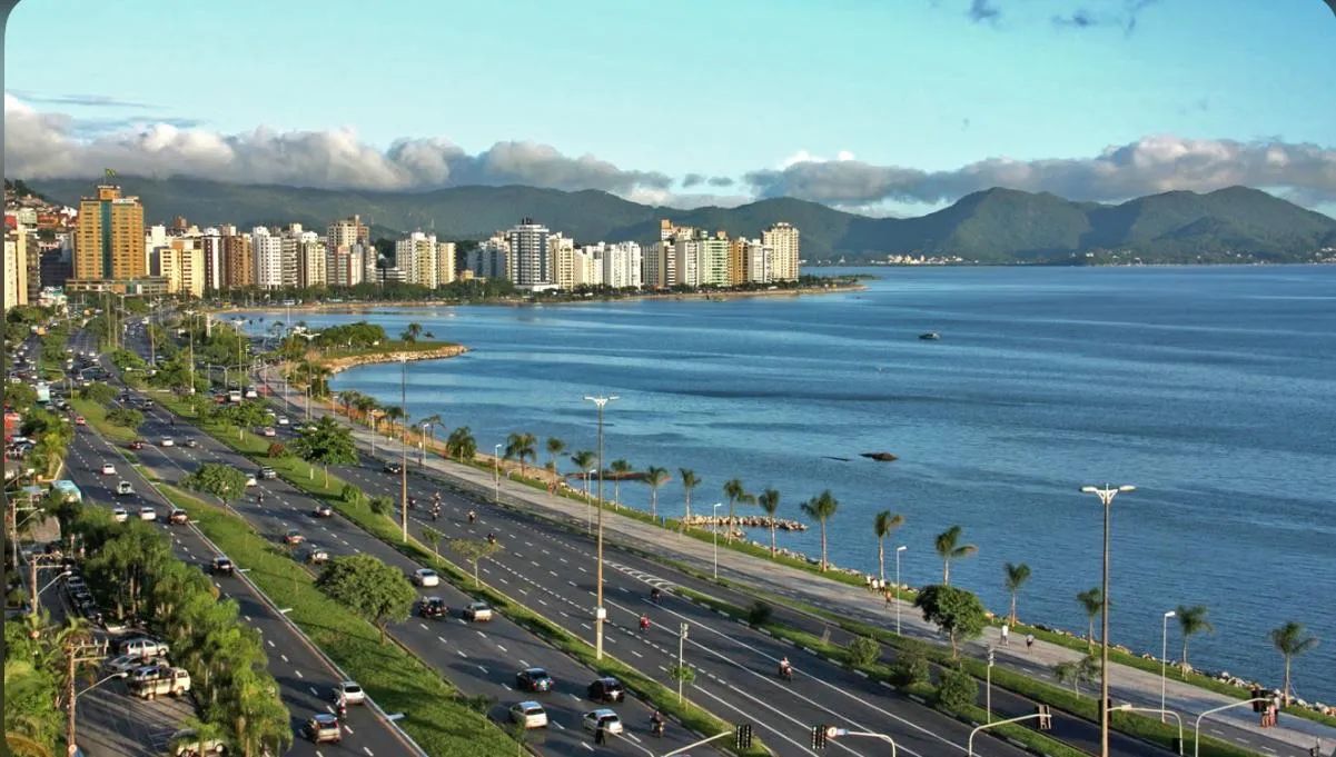 Alugo quarto mobiliado - centro beira-mar 