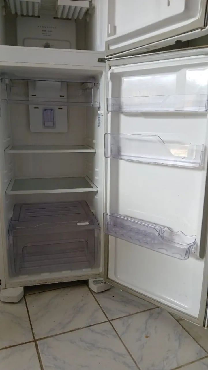 Geladeira dúplex semi nova 470076356602122245