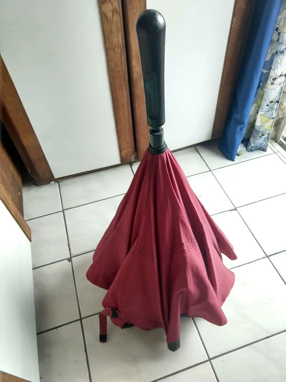 Guarda-chuva Invertido Super Brella -  impermeável Não Molha O Tecido - Olaria/RJ