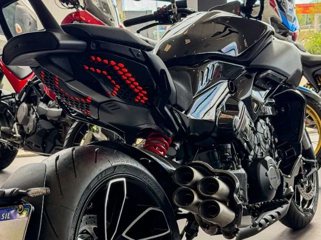 Ducati Diavel V4 - Foto 4
