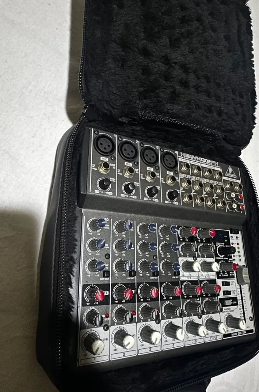 Vendo Mesa de Som Marca Behringer - Foto 3