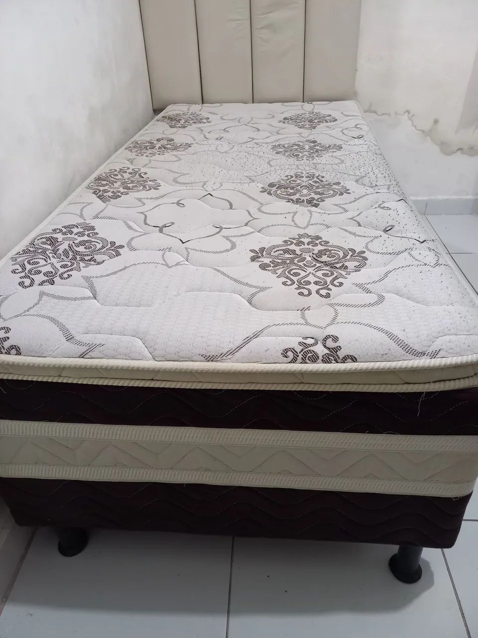 Vende sé cama box de solteiro com auxiliar 