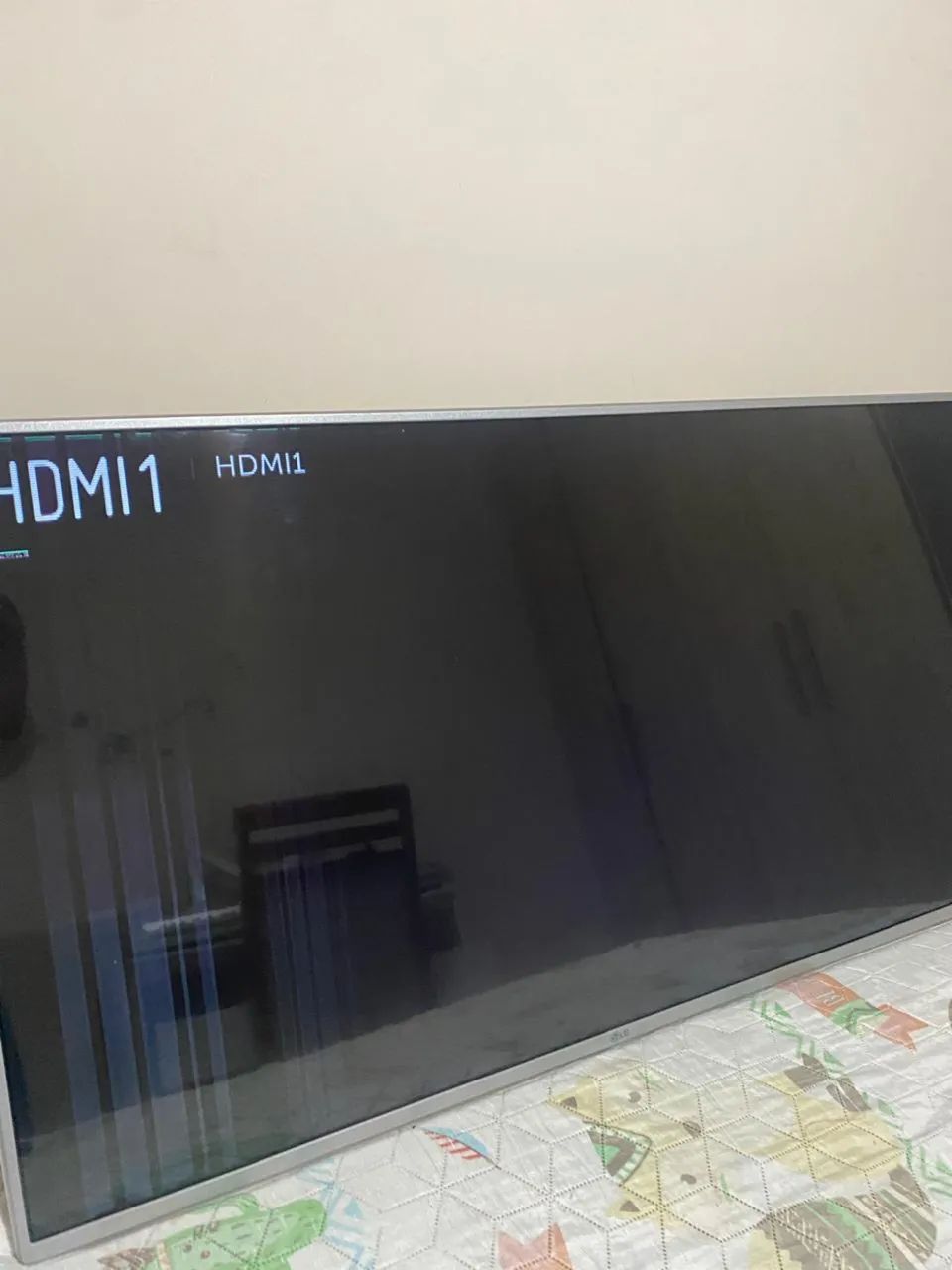 TV LG 44 polegadas ( tela com listras aparecendo)