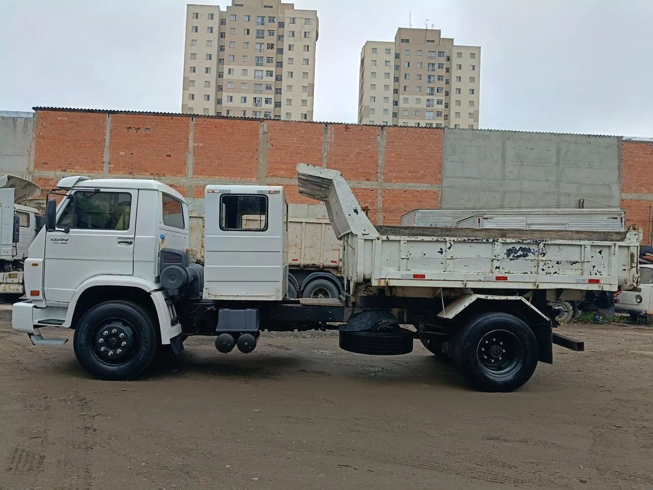 VW 13190 toco caçamba basculante  - Foto 4