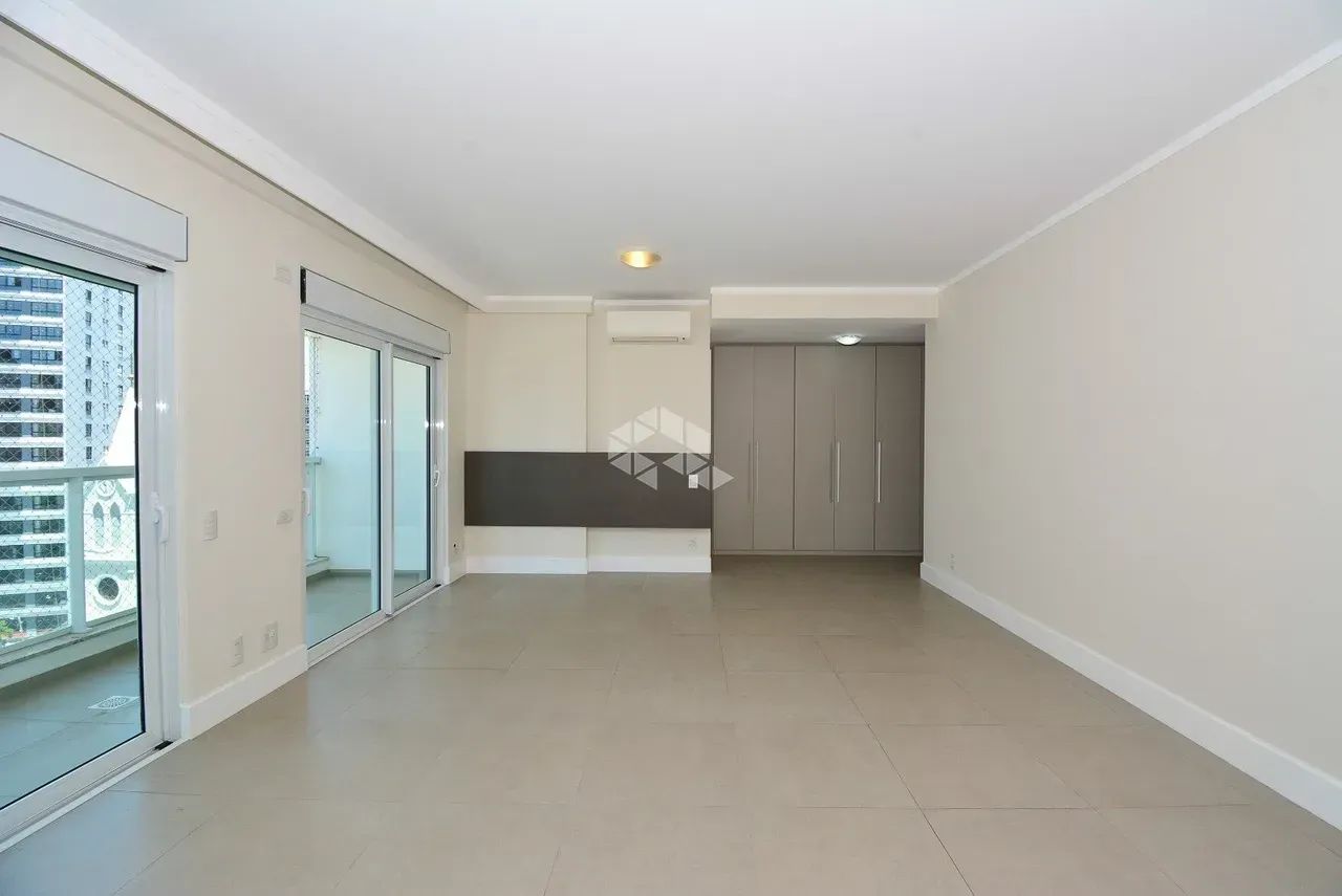 APARTAMENTO SEMIMOBILIADO COM 1 SUITE E LAZER COMPLETO NO CENTRO DE FLORIANÓPOLIS - Foto 2