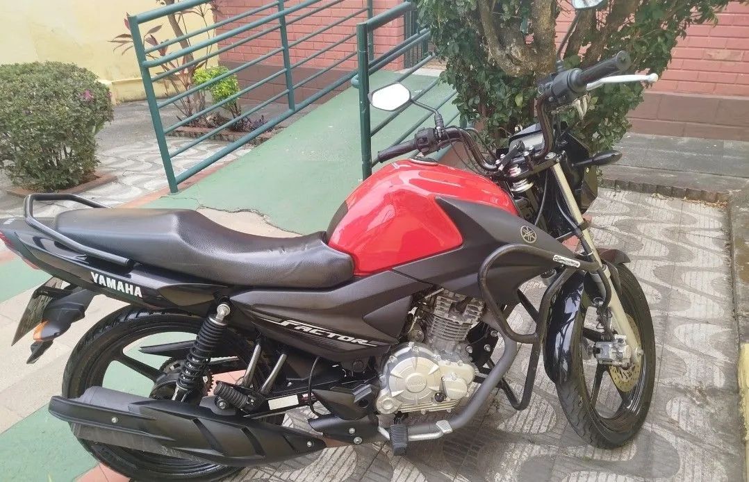 Vendo Factor 125 único dono 