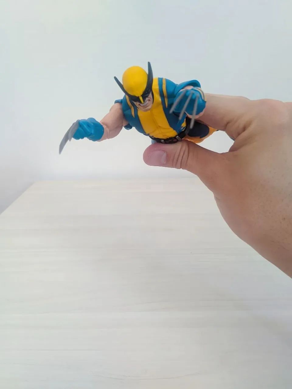Marvel Legends - Wolverine Astonishing  - Foto 4