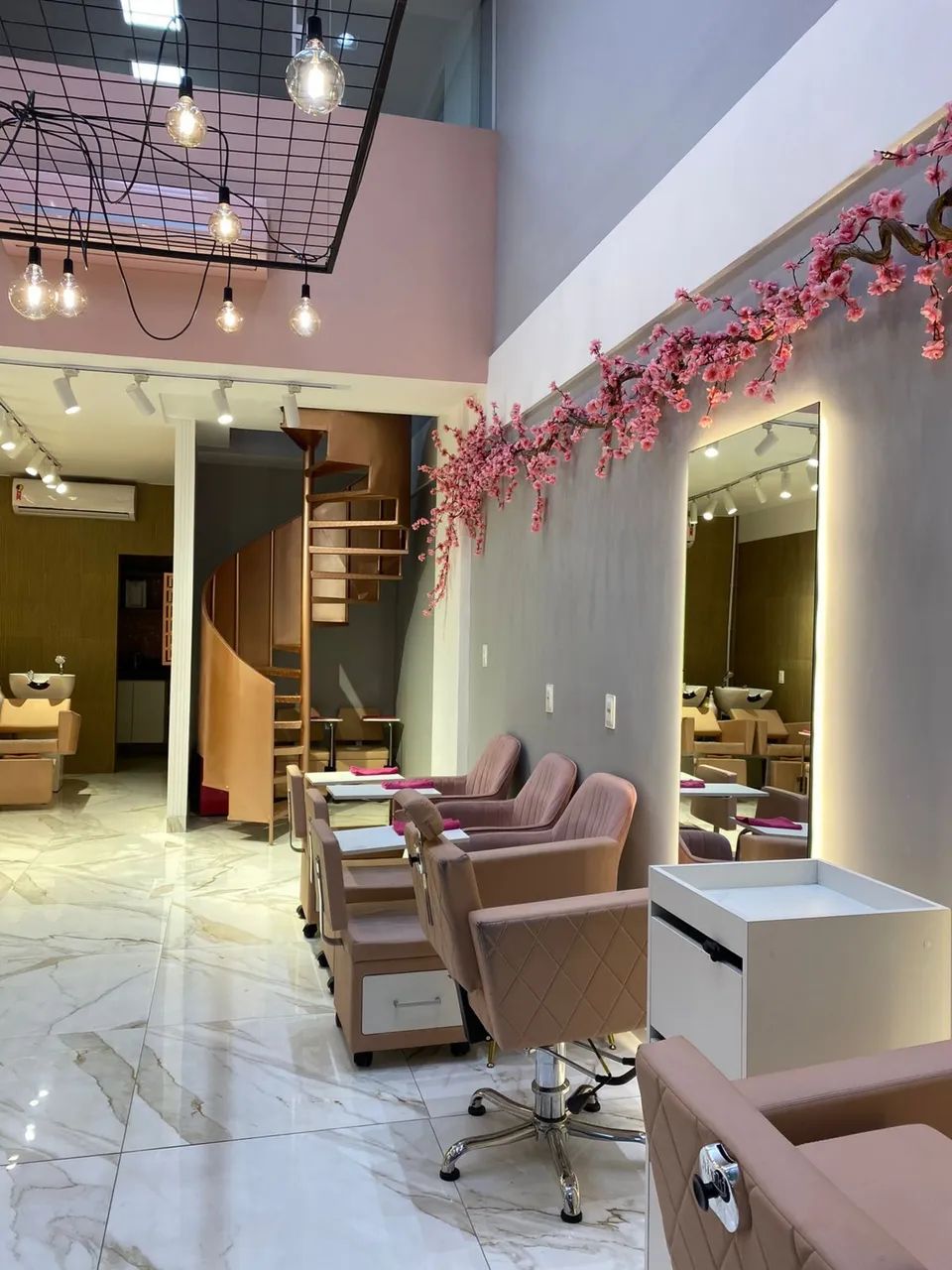 TEMOS VAGAS MANICURE E ESCOVISTA