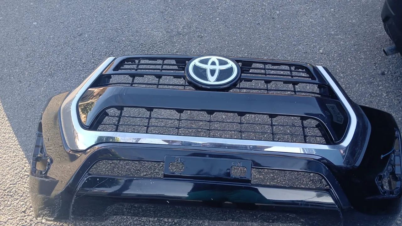 Grade frontal e pára-choque da Hilux 