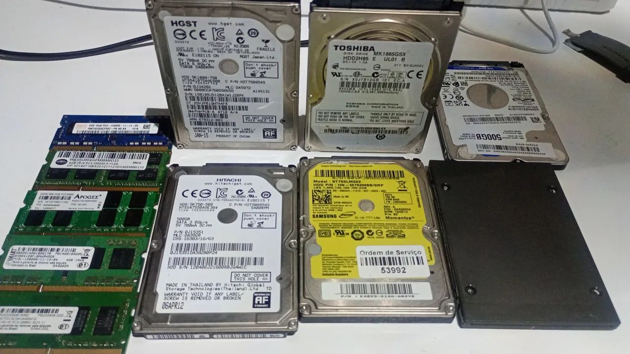Lote de HDs e memória ram 250$