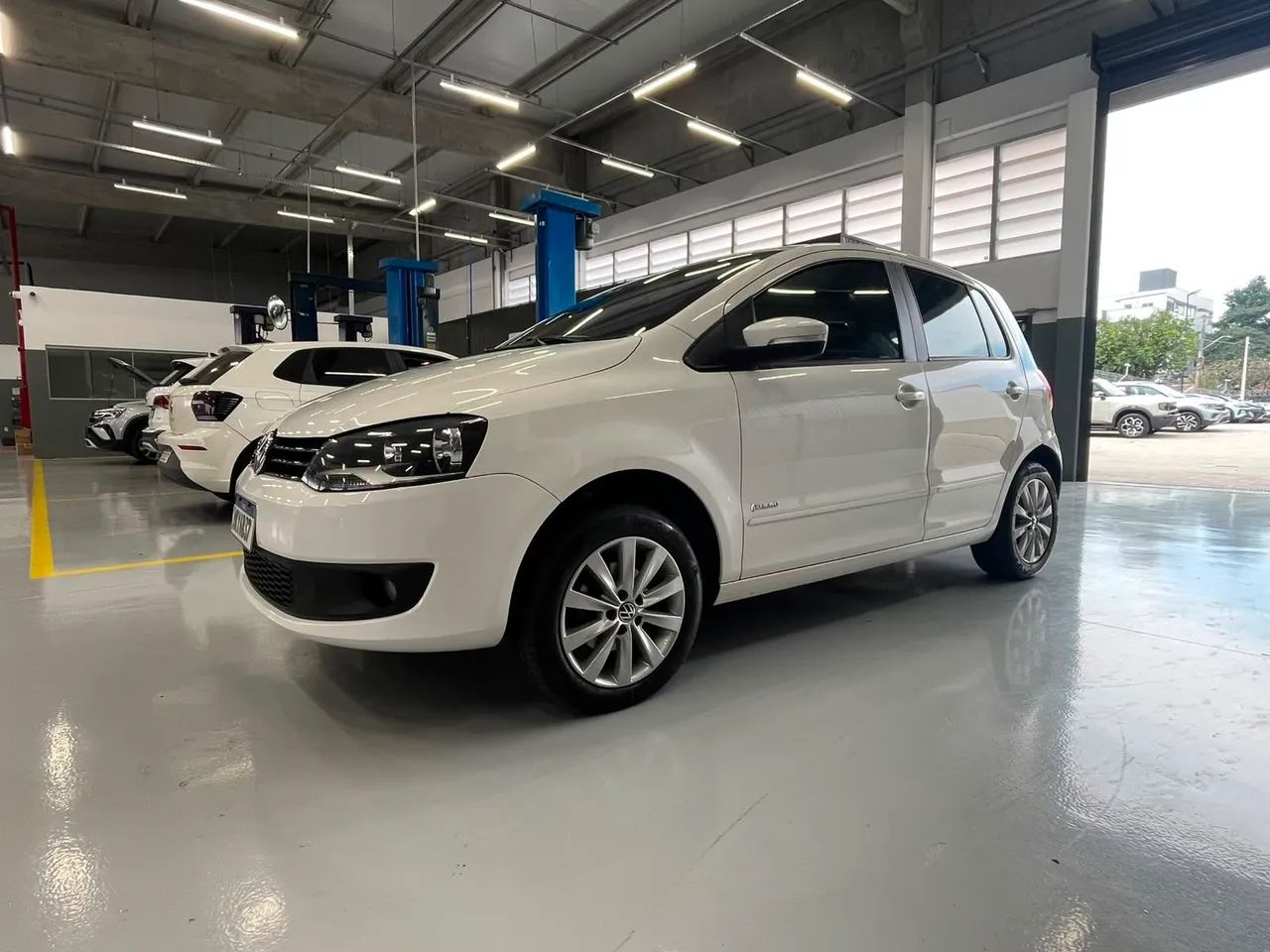 Volkswagen Fox 1.6 MI Total Flex 8V 5P 2013 - Foto 2