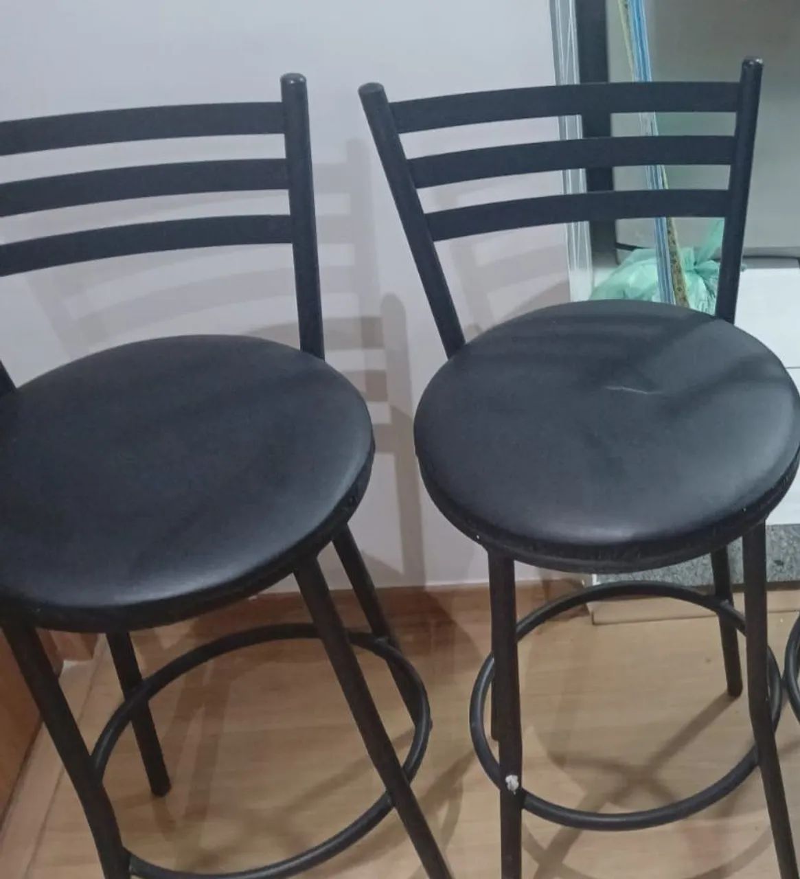 2 cadeiras pretas - Foto 2