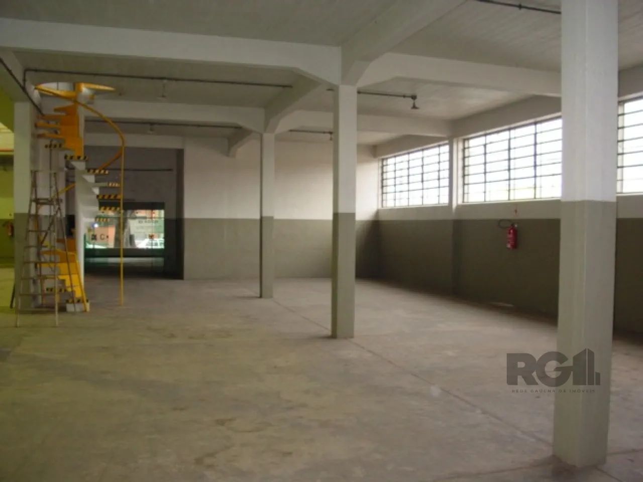 Edifício Comercial para Aluguel no Bairro Floresta com Área de 3500m² disponíveis - Foto 3