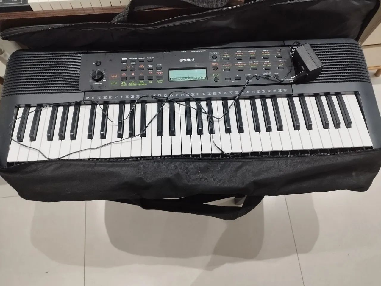Vendo teclado perfeito estado com fonte funcionando perfeitamente sem tripe