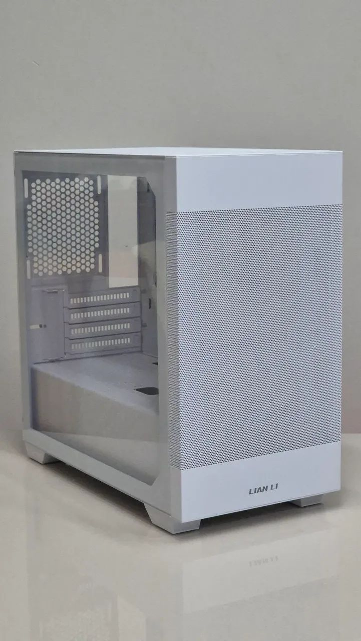 Gabinete Lian Li branco