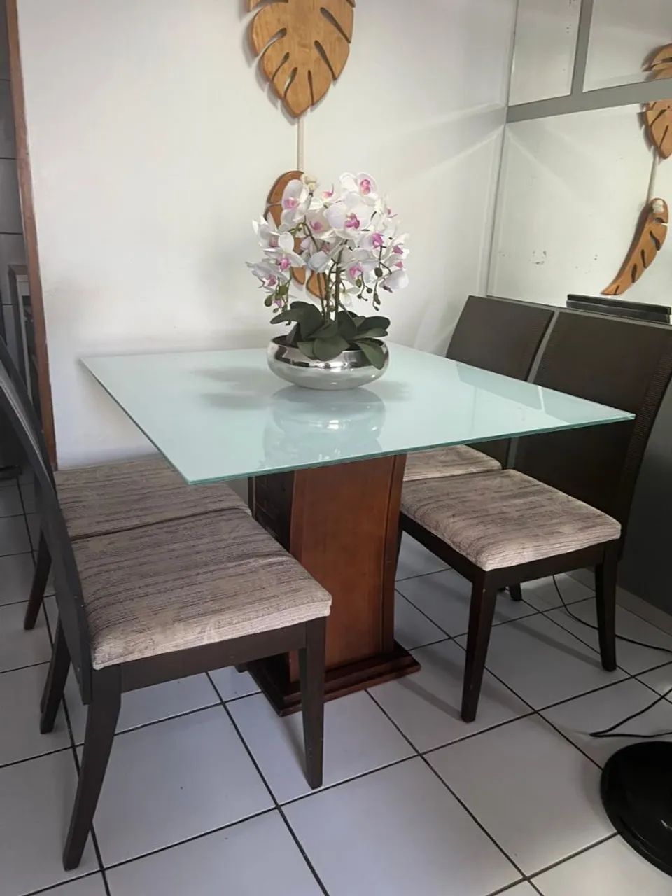 Mesa de Jantar em vidro com base em madeira 65171914566401122