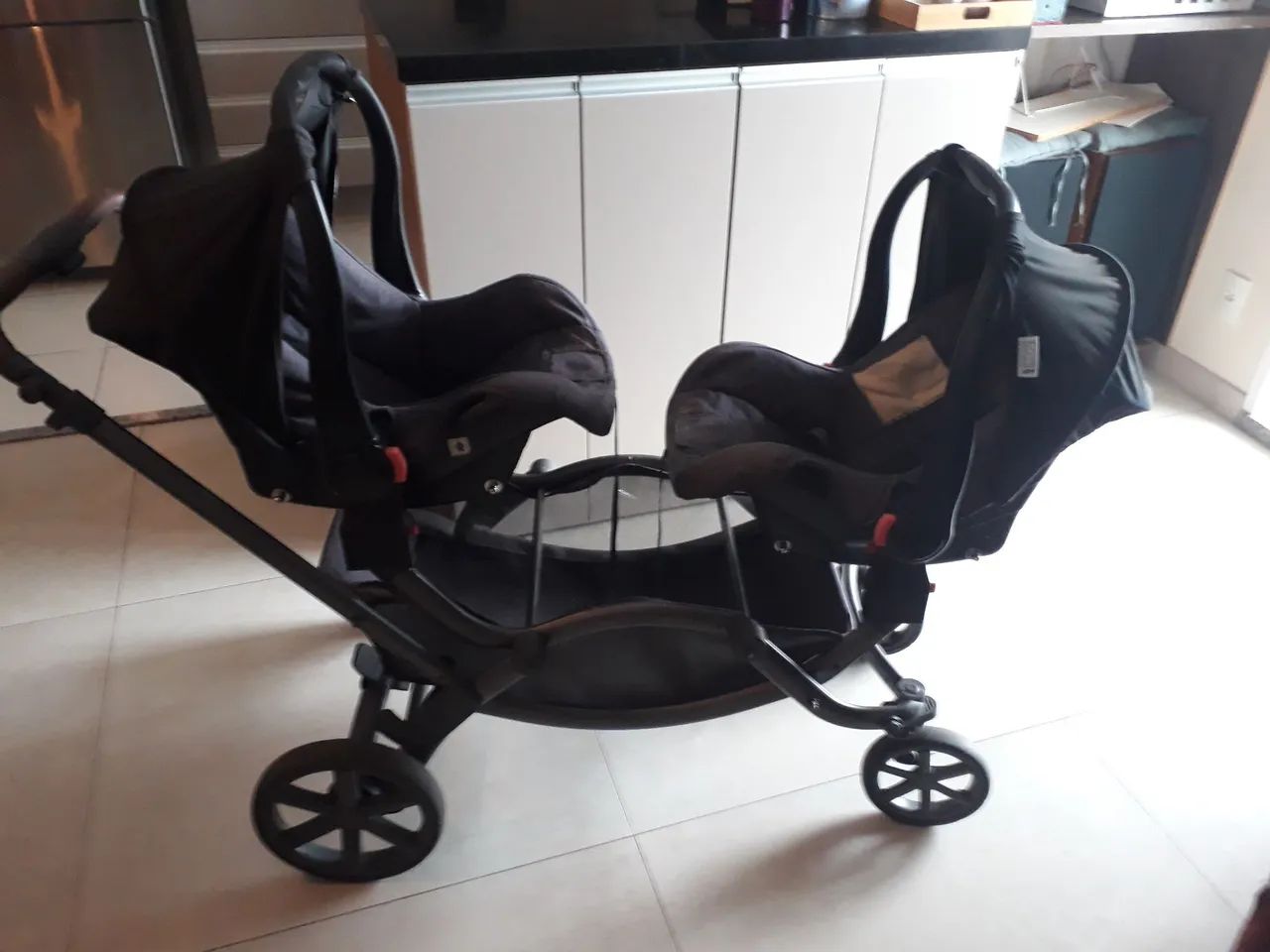 Carrinho de bebê para gêmeos - Burigotto - Foto 4