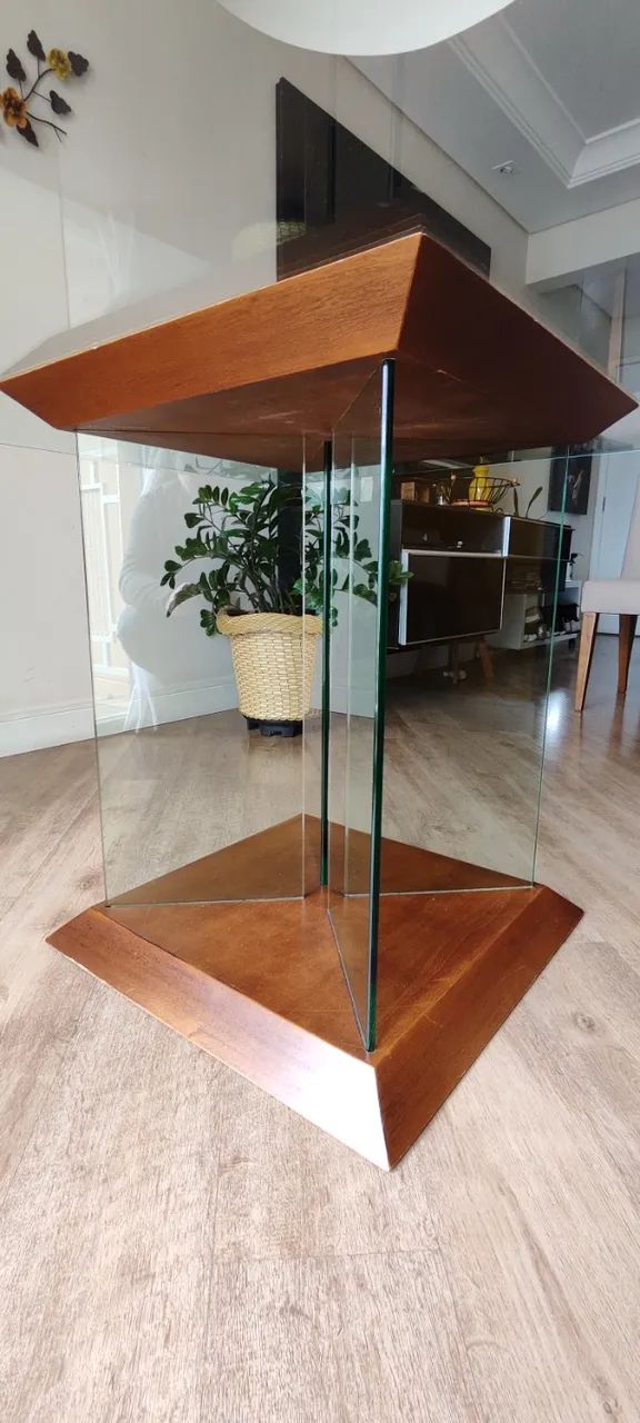 Mesa de vidro com base em madeira 8 Lugares - elegante, moderna e imponente - Foto 2
