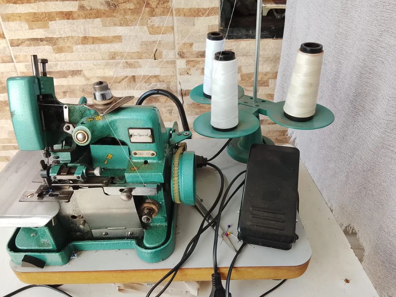 Vendo esta máquina chinesinha overloque  - Foto 3