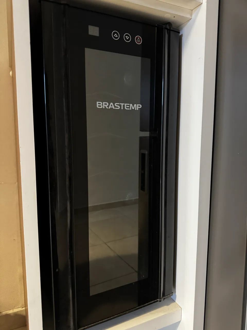 Adega Brastemp 12 garrafas 