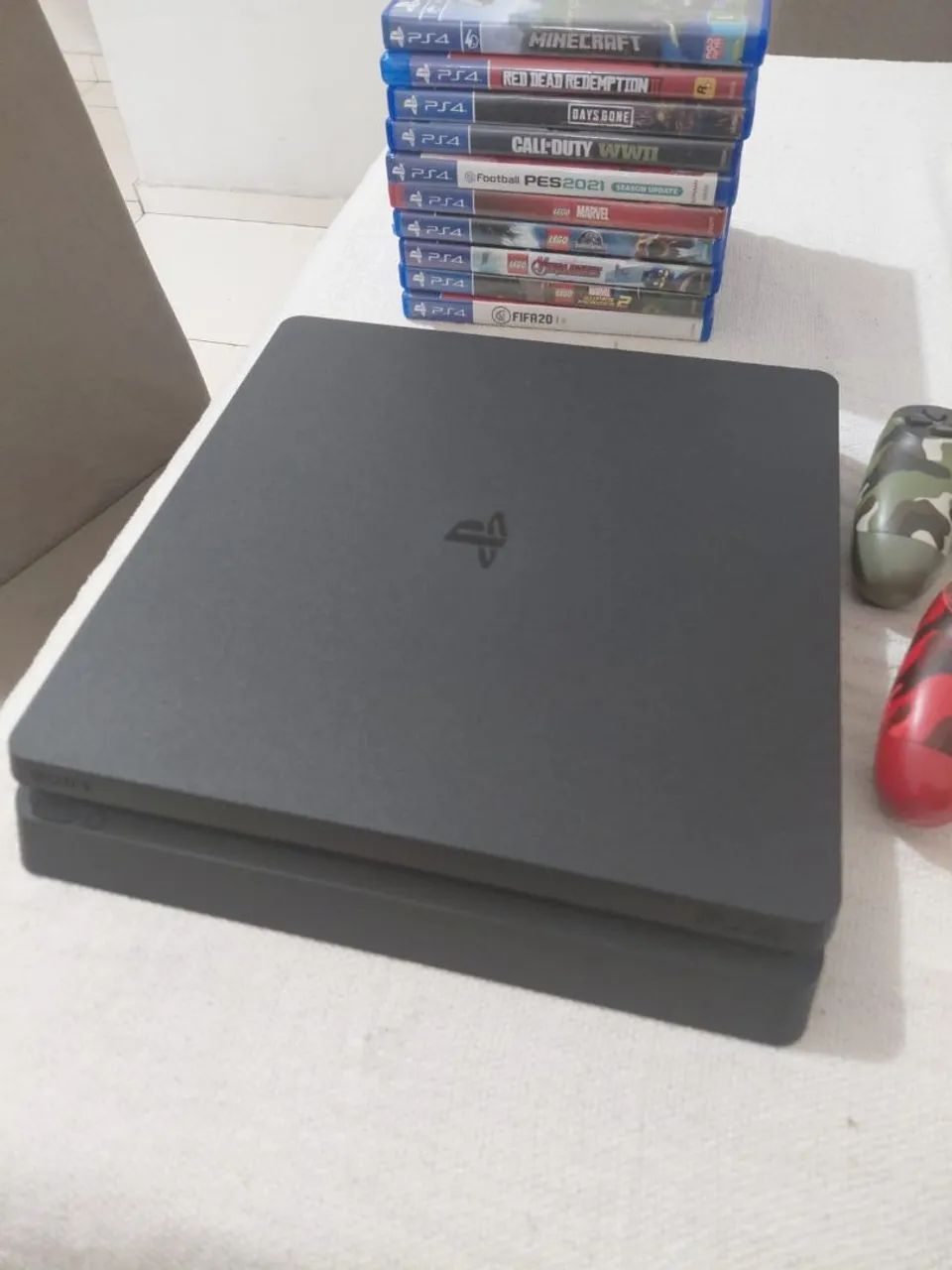 Ps4 1Tb com jogos e 2 manetes