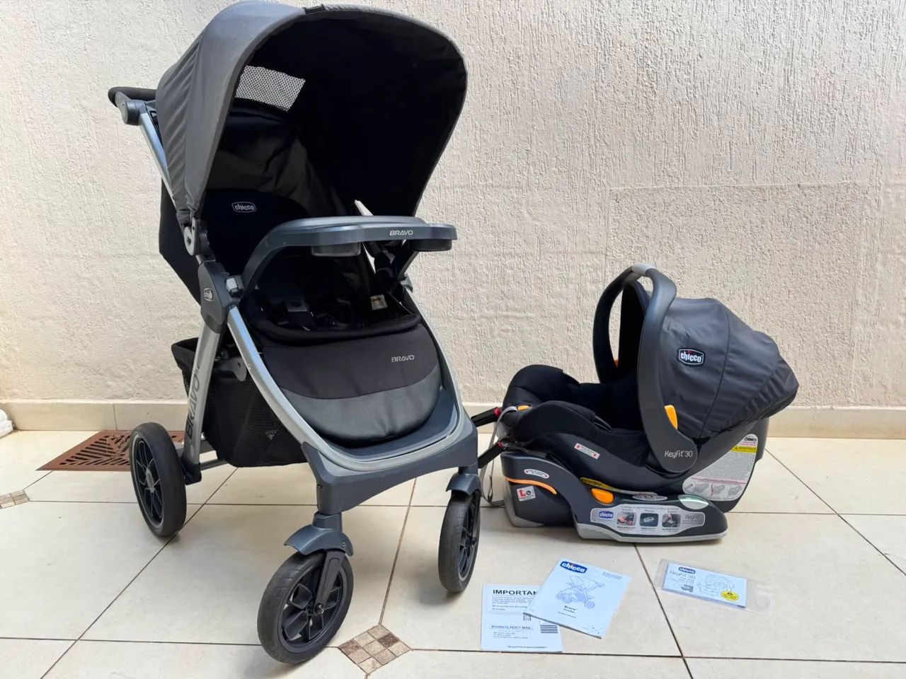 Carrinho de Bebê Chicco Bravo + Bebê conforto 