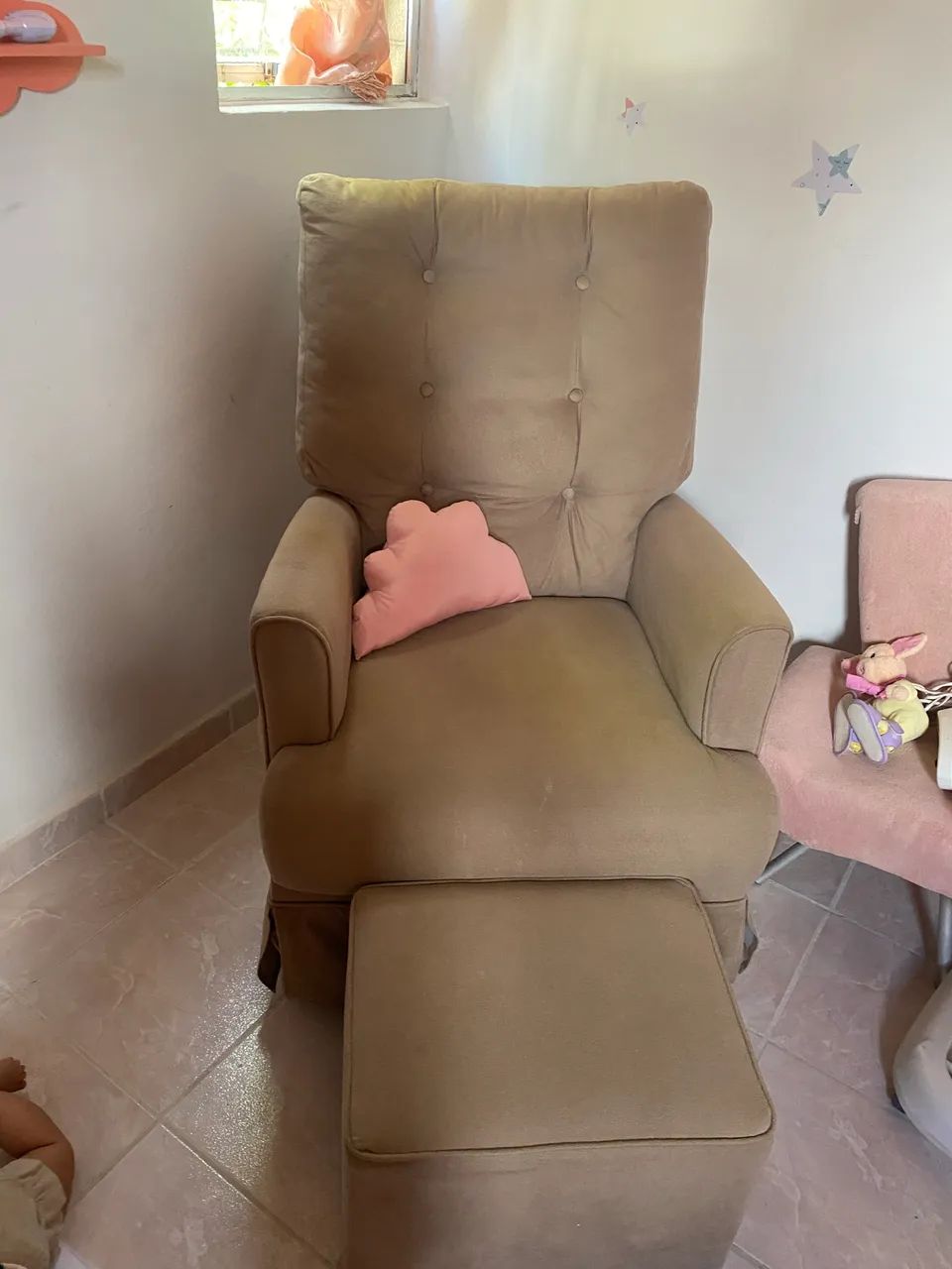 Poltrona de amamentação de balanço com pufe - Foto 3