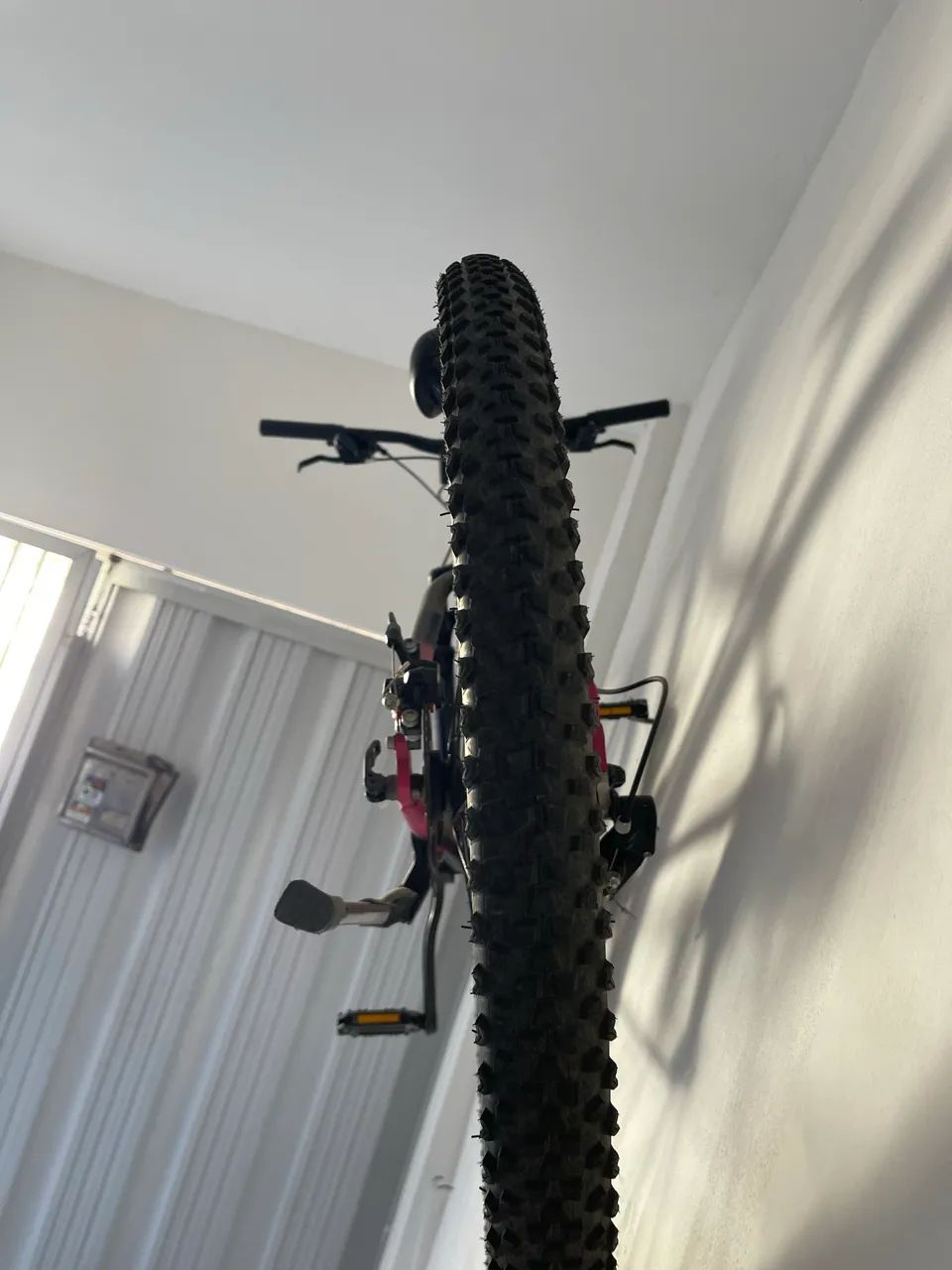 Bicicleta aro 29 Semi nova Pouco usada - Foto 3
