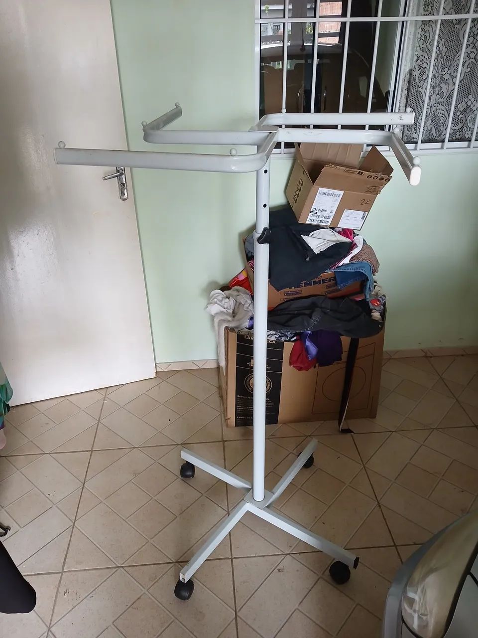 Arara de ferro para roupas