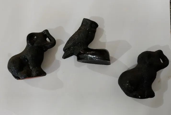 Kit Exclusivo: Miniaturas Decorativas em Pedra Negra (2 Elefantes e 1 Coruja).