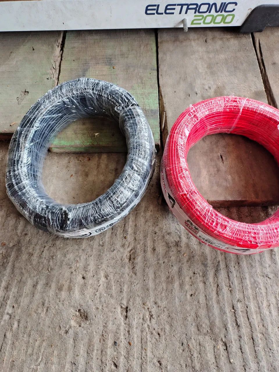 Vendo duas peças de fio medida 2,5 100 m t valor120 cada uma - Foto 3