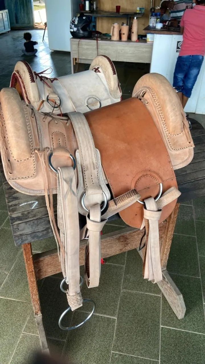 Sela de couro legítimo para cavalo - completa, reforçada