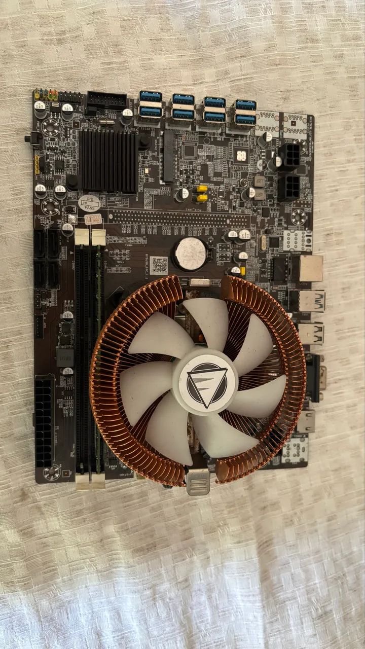 placa mae mineracao 1155 btc-b75-8usb com Processador  - Foto 2