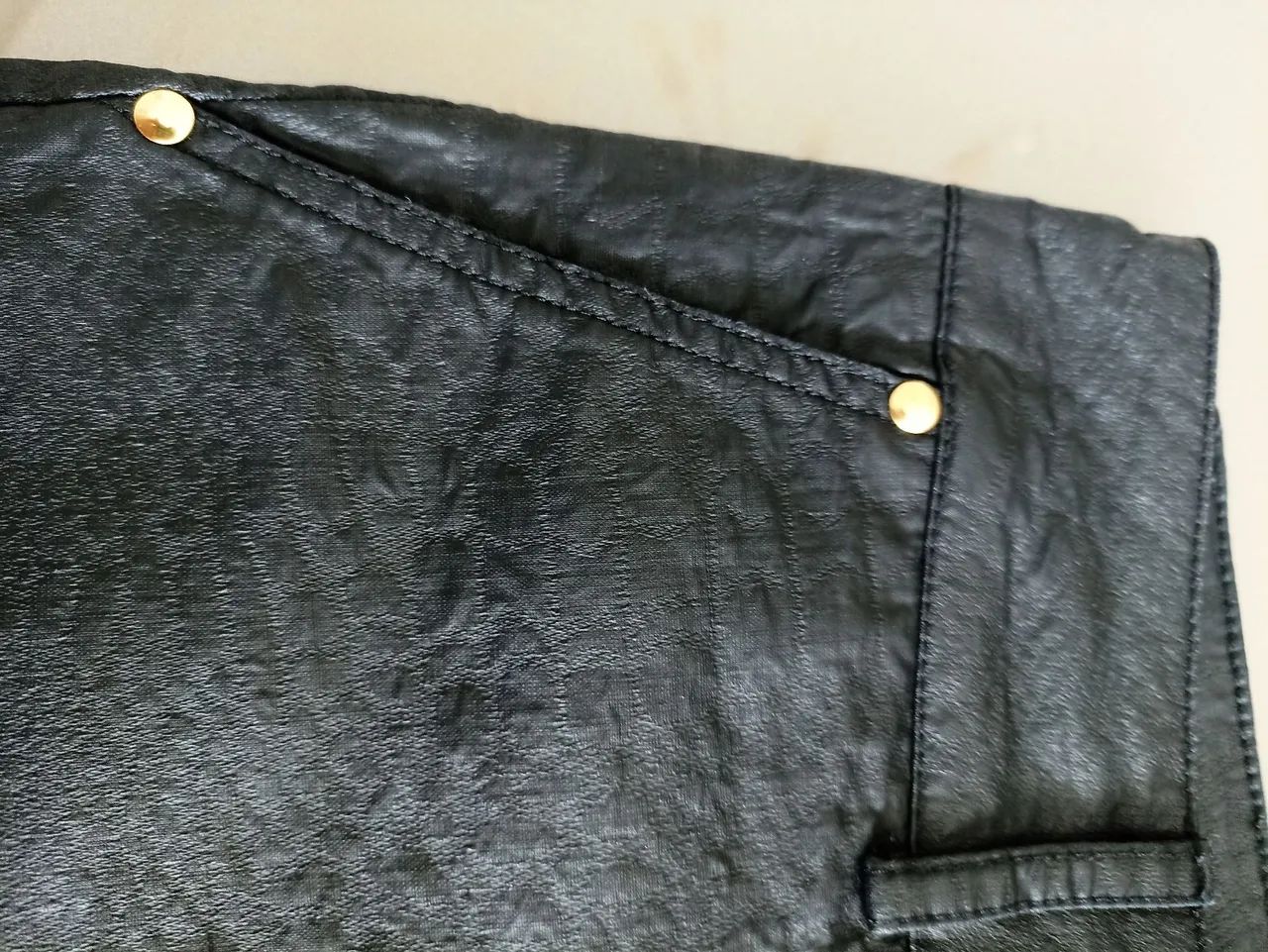 Shorts Preto Couro - Foto 4