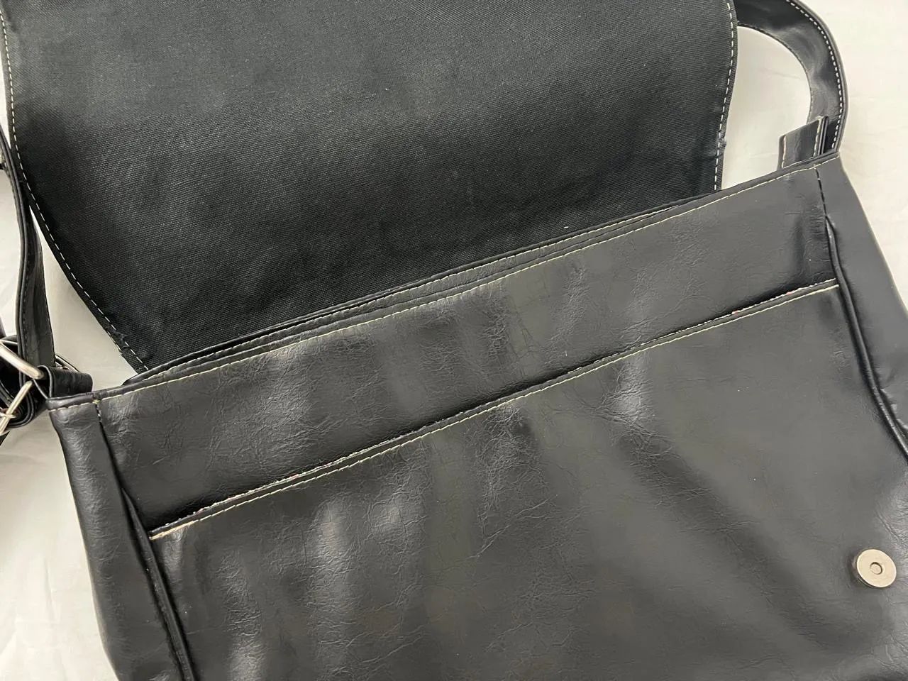 Pasta Alça Transversal Couro Sintético Preto Ótimo Estado - Foto 5