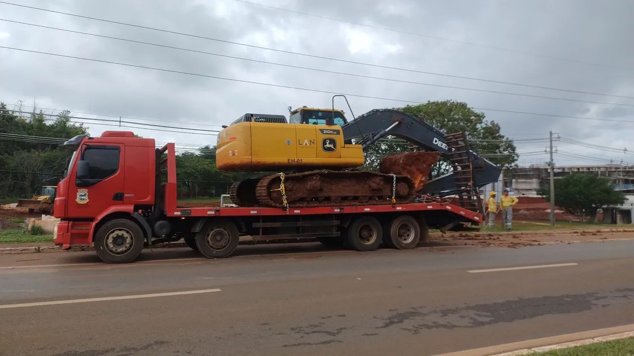 Caminhão plataforma guincho , transporte de caminhões e máquinas plataforma 11 metros  - Foto 4