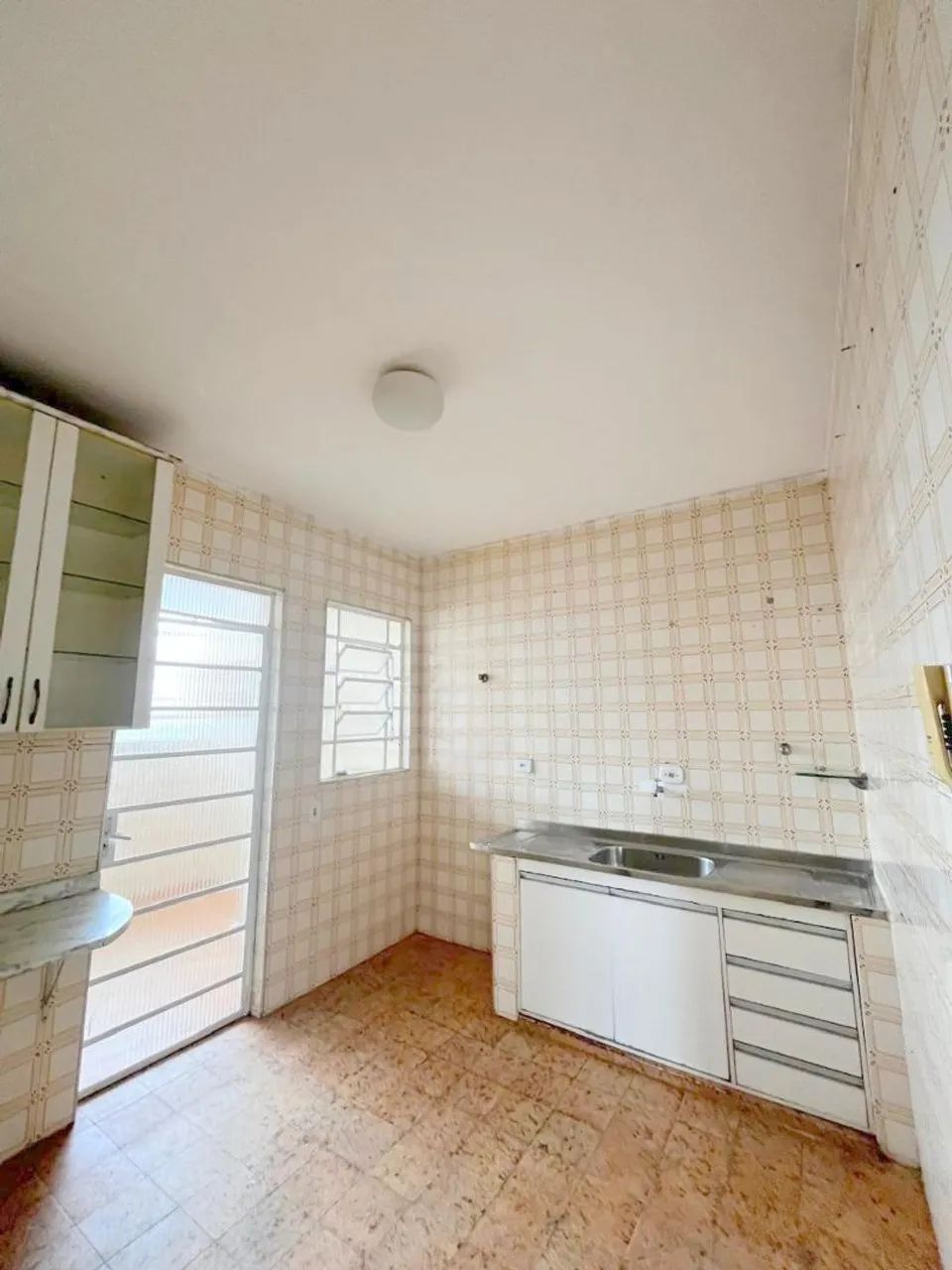 Única Oportunidade ! Apto com 3 Dormitórios no Centro de Poá/SP - Foto 2