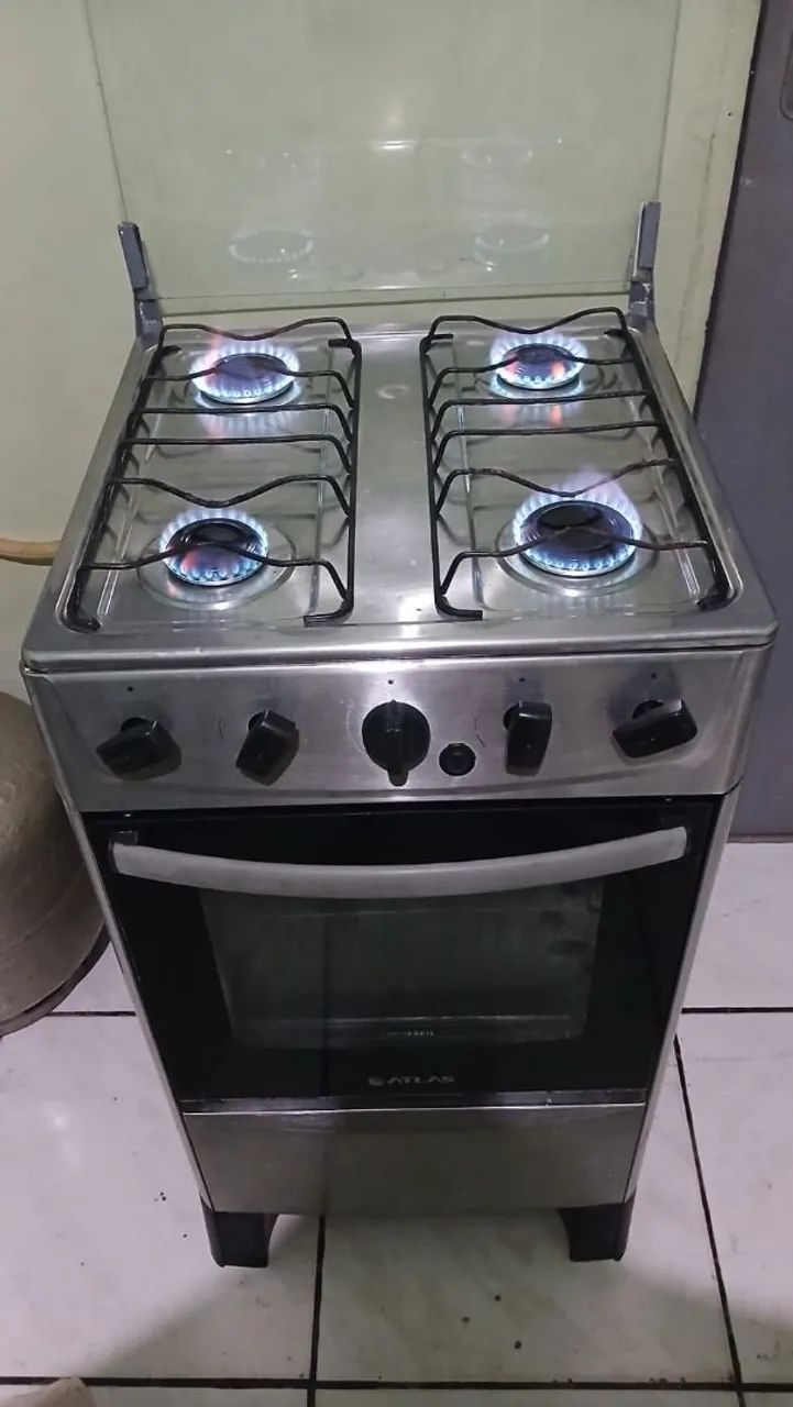 Vendo esse fogão não é eletrico 