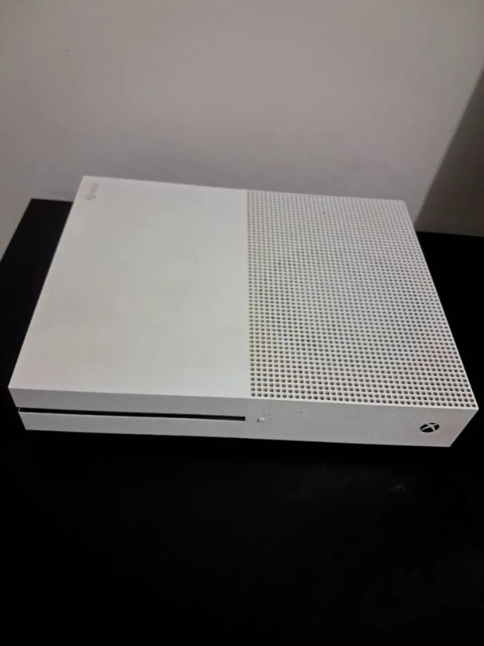 Xbox one S 1tb + 2 controles, possui caixa e cabos. Aceito propostas - Foto 3