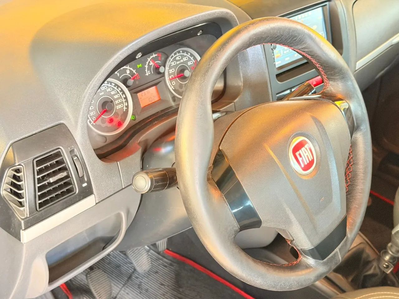 Fiat Idea Attractive 1.4 Fire Flex 8V 5P 2012 - Foto 4