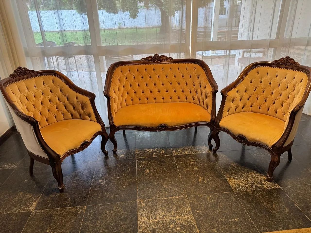 Sofa Luis 15 antigo 