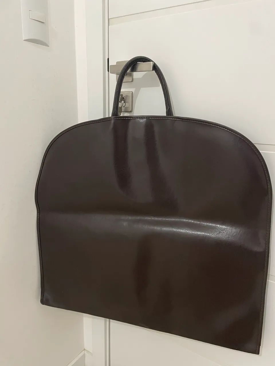 Porta-Terno Executivo em Couro - Elegante e Conservado