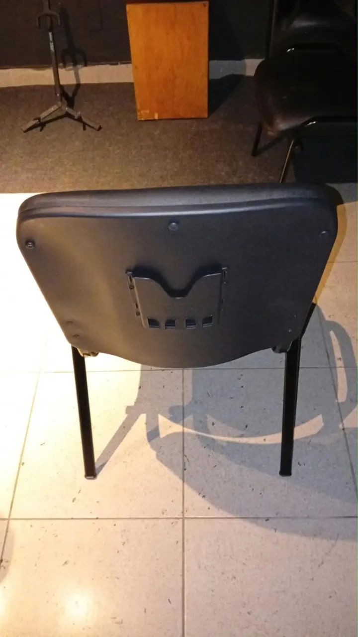 500 cadeiras novas, pretas e acolchoadas com porta envelope - Foto 2