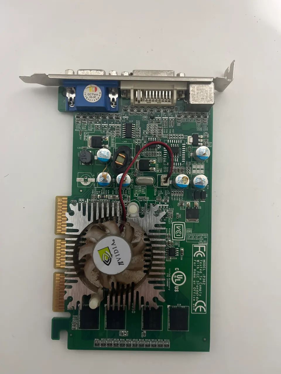 Placa de Vídeo NVIDIA GeForce FX 6200 256MB DDR2 AGP